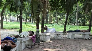 আরেকদিন ভ্যাপসা গরমের পর বৃষ্টির আভাস, থাকতে পারে তিন-চার দিন