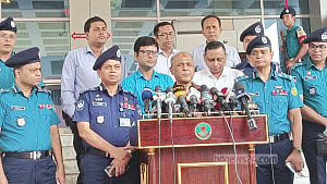 আইন হাতে তুলে নেওয়ার অধিকার কারো নেই: উপদেষ্টা