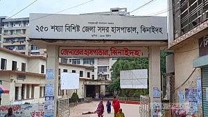 ঝিনাইদহে এক ট্রাকে আরেক ট্রাকের ধাক্কা, নিহত ২