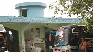কুষ্টিয়ার সব রুটে বাস চলাচল বন্ধ
