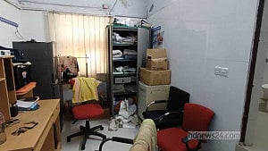 নওগাঁ হাসপাতালের ডায়ালাইসিস ইউনিটে ভাঙচুর-টাকা লুট, আহত ১