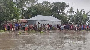 নীলফামারীতে তিস্তার পানি বিপৎসীমা ছুঁই ছুঁই, নিম্নাঞ্চল প্লাবিত