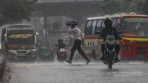 Dhaka soaked in sporadic rains