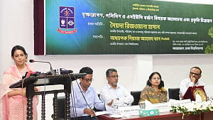 নিষিদ্ধ পলিথিন আজই বর্জন করতে হবে: পরিবেশ উপদেষ্টা
