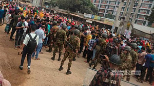 শ্রমিক অসন্তোষ: মজুরি ও ‘ইনক্রিমেন্ট’ বাড়ানোর দাবি ‘মানবে না’ বিজিএমইএ