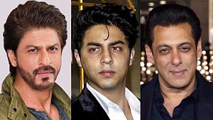 এবার শাহরুখপুত্রের হাত ধরলেন সালমান