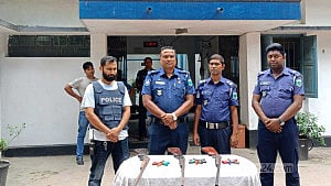 সিরাজগঞ্জে যৌথ বাহিনীর অভিযানে পাইপগান-কার্তুজ উদ্ধার