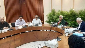 ‘রাজনৈতিক কারণে’ নেওয়া প্রকল্প পুনর্বিবেচনা করবে সরকার