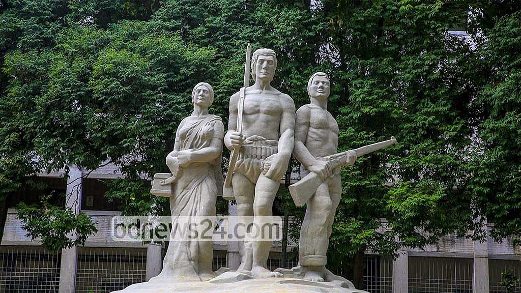 The Liberation War memorial sculpture “Aparajeyo Bangla” in front of the Arts Building at Dhaka University. File photo.
