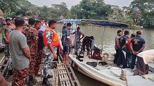 বরিশালে খালে ডুবে প্রাণ গেল শিশুর, নিখোঁজ ভাগনি