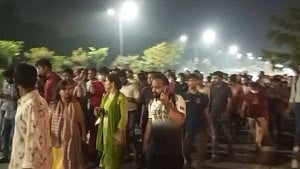 Job seekers march to Yunus’s govt residence over BCS issues