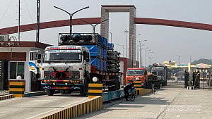 India blocks 4 Bangladeshi goods trucks