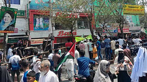 বাটা-কেএফসিতে ভাঙচুরের ঘটনায় চার মামলা, গ্রেপ্তার ৬০ জন