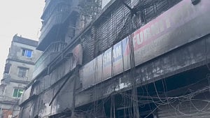 Furniture shop catches fire in Dhaka, 18 injured