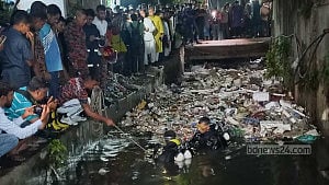 নালায় রিকশা উল্টে শিশুর মৃত্যু: সিডিএ-চসিকের ‘গাফিলতির’ খোঁজে দুদক