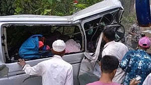 চট্টগ্রামে সড়কে ১০ মৃত্যু: ‘ক্লান্ত বাসচালক তন্দ্রাচ্ছন্ন হয়ে পড়েছিলেন’