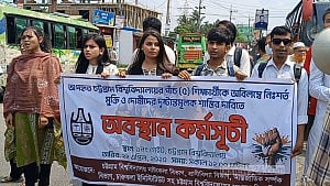 Ctg-Rangamati road blocked over 5 missing CU students
