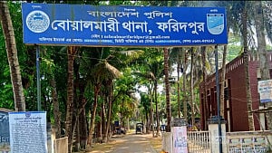Truck crushes 2 to death in Faridpur