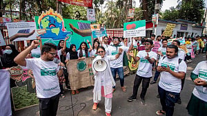 ‘জলবায়ু ধর্মঘট’, বিদ্যুৎ ও জ্বালানি মহাপরিকল্পনা পুনর্বিবেচনার দাবি