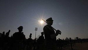 India, Pakistan trade fire at Kashmir LoC again