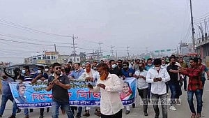 ঝটিকা মিছিল করে পালাল আওয়ামী লীগের নেতাকর্মীরা, খুঁজছে পুলিশ