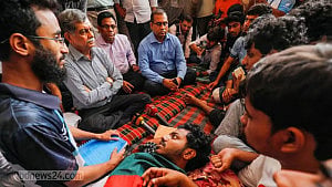 KUET students continue hunger strike despite education advisor's visit