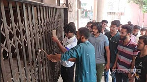 KUET students demand VC’s removal, break locks of 6 halls