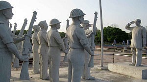 এপ্রিল ১৯৭১: পাকিস্তানের বিরুদ্ধে প্রতিরোধ ও ঘুরে দাঁড়ানোর শপথ