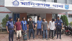 চিত্রশিল্পী মানবেন্দ্রের বাড়িতে আগুন, 'আওয়ামী লীগ সংশ্লিষ্ট’ ৮ জন গ্রেপ্তার