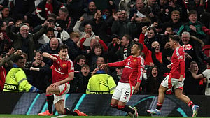 Maguire's 121st minute winner sends Man Utd through to semis