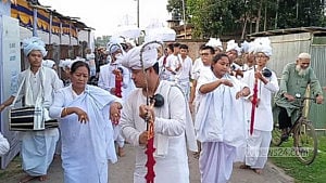 ‘লাই-হরাউবা’: নৃত্য-সংগীতে স্রষ্টার জয়গান