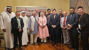 Yunus meets with foreign investors
