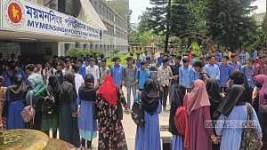 পলিটেকনিকে আন্দোলন: ‘দাবি আদায় করেই ক্যাম্পাসে ফিরবো’