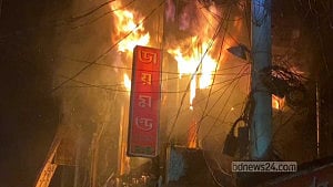 নরসিংদীতে টেইলার্সে অগ্নিকাণ্ড, আড়াই ঘণ্টায় পুড়ে ছাই সব