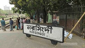 নরসিংদীতে ট্রেনের ধাক্কায় কিশোর নিহত