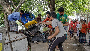 রিকশা চালকদের ধাওয়াধায়ি