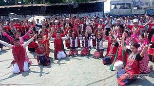 বর্ষবরণের উৎসবে রঙিন রাঙামাটি
