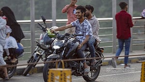 ছুটির হাতিরঝিলে বেপরোয়া বাইক