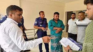শেরপুরে অবৈধ বালু পরিবহনের দায়ে ট্রাক চালককে জরিমানা