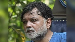 সৃজিত হাসপাতালে, হয়েছে কী?