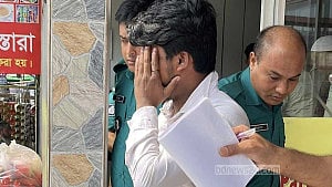 চলন্ত বাসে শাহজালাল বিশ্ববিদ্যালয়ের শিক্ষার্থীকে ‘হেনস্তা’, আটক ১