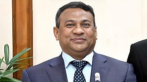 সাবেক এনএসআই ডিজির সম্পদ ‘স্থানান্তরচেষ্টা’, এনবিআর সদস্যসহ ২ জনের দেশত্যাগে নিষেধাজ্ঞা
