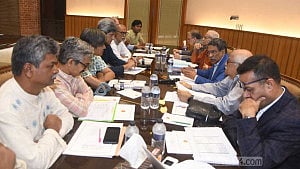 Public views should resolve reform rifts: Saki