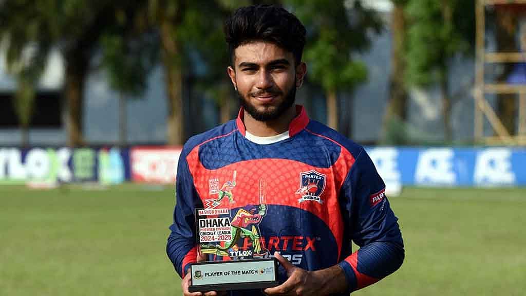 অলরাউন্ড নৈপুণ্যে ম্যাচ সেরা আহরার আমিন। ছবি: রিমার্ক হার্লান স্পোর্টস