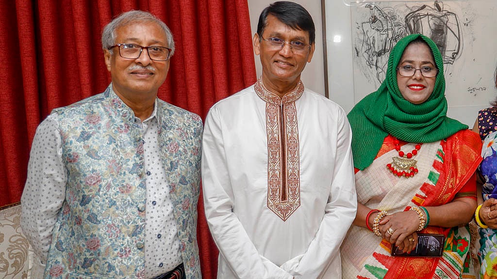 Ekushey Padak-winning photographer Nasir Ali Mamun was joined by Actor Azizul Hakim and his wife, playwright Zeenat Hakim at bdnews24.com’s Bengali New Year celebration on Monday, Apr 14, 2025.
