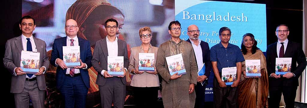 ঢাকার হোটেল ইন্টারকন্টিনেন্টালে বিডা আয়োজিত বিনিয়োগ সম্মেলনে বিশ্ব ব্যাংক গ্রুপ ‘কান্ট্রি প্রাইভেট সেক্টর ডায়াগনস্টিক’ শীর্ষক প্রতিবেদন উপস্থাপন করে।