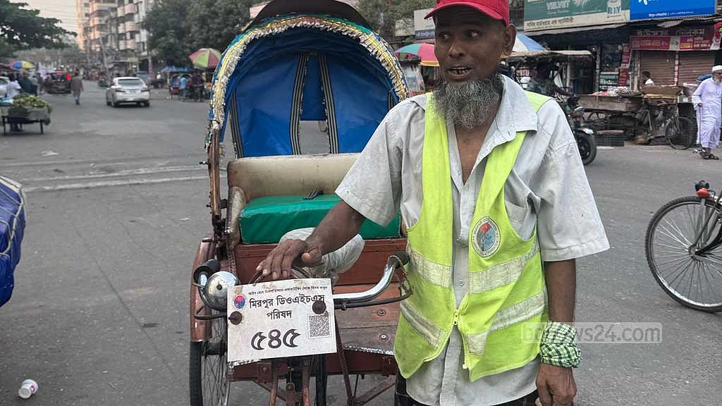 মিরপুরের ডিওএইচএসে রিকশা চালালেও যাত্রী না পেয়ে মিরপুর সাড়ে এগারো নম্বরে চলে আসেন আব্দুল লতিফ।