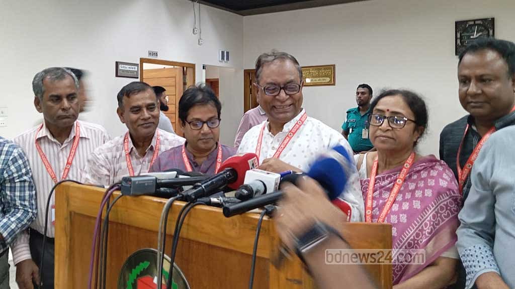 নির্বাচন কমিশনের সঙ্গে বৈঠকে ৩১ দফা সুপারিশ দেওয়া হয়েছে বলে জানান বাংলাদেশের বিপ্লবী ওয়ার্কার্স পার্টির সাধারণ সম্পাদক সাইফুল হক।