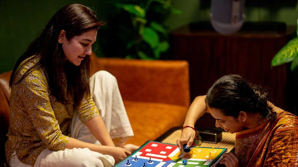 ‘জয়া আর শারমিন’ সিনেমার দৃশ্য। ছবি : পরিচালকের সৌজন্যে।