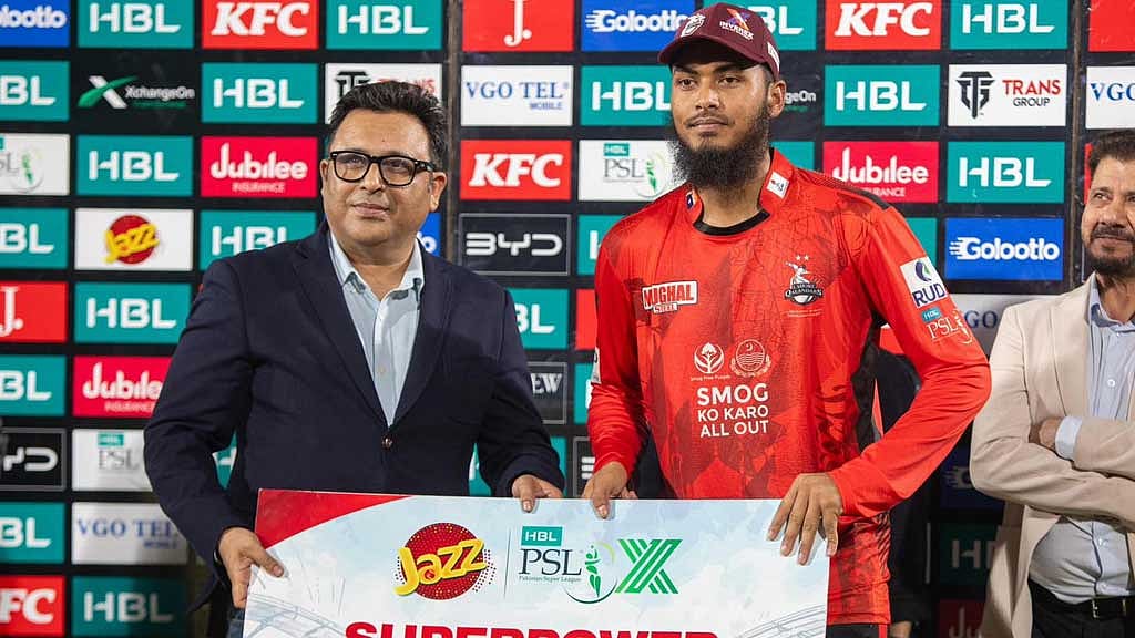 করাচির বিপক্ষে দারুণ বোলিংয়ে একটি পুরস্কারও পেলেন রিশাদ। ছবি: পিএসলে ফেইসবুক।